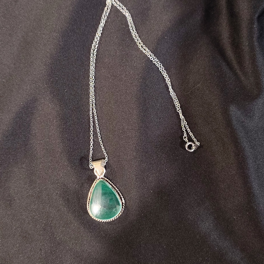 Malachite Pendant Necklace - Picture 3 of 5